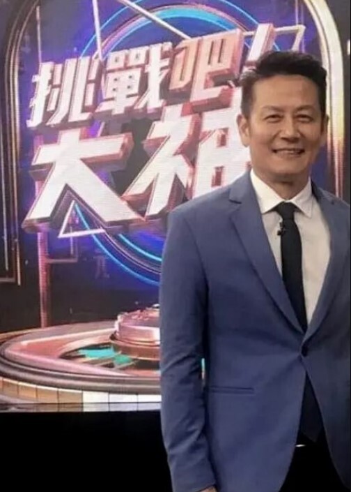 兄妹无套乱伦哥哥不懂怜香惜玉掐着妹妹脖子肆意内射白虎逼 - HolyFuckAV海报